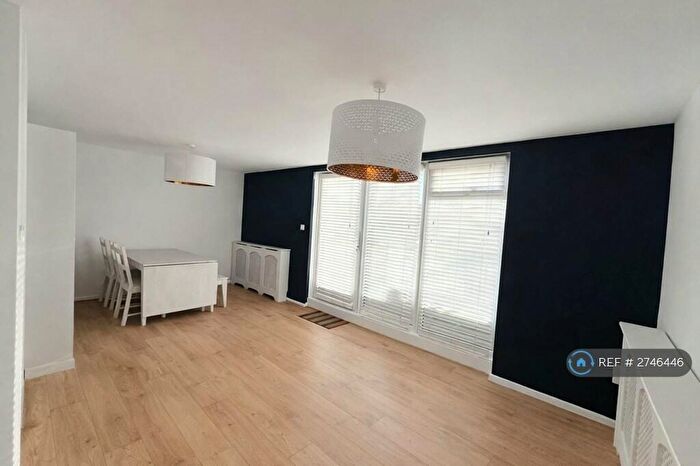 3 Bedroom Maisonette To Rent In Kimbolton Close, London, SE12