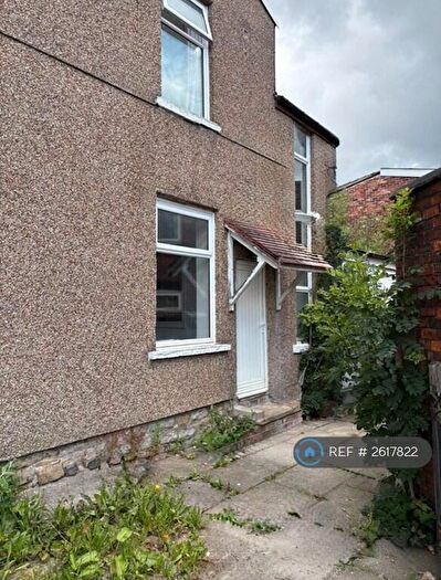 3 Bedroom Flat To Rent In Meadow Street, Hyde, SK14