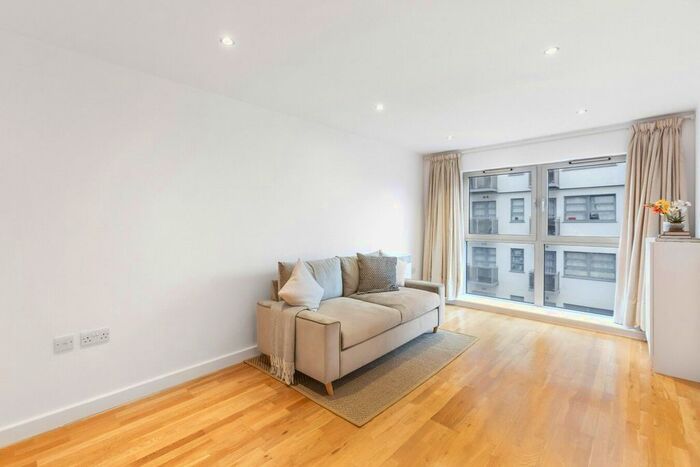 2 Bedroom Flat To Rent In Southgate Road, London, N1