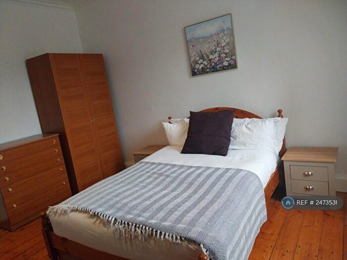 2 Bedroom Flat To Rent In Coates Gardens, Edinburgh, EH12