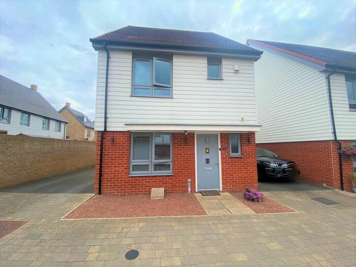 3 Bedroom Property To Rent In Rupert Turrall Place, Ashford, TN23