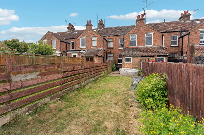 2 Bedroom Terraced House For Sale In Cross Street North, Dunstable, LU6
