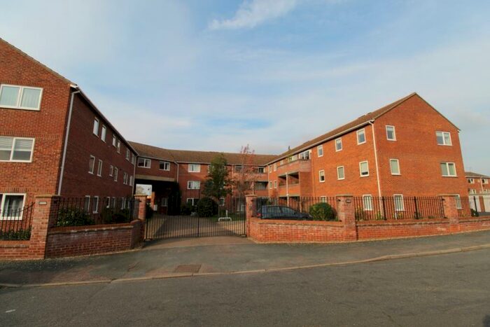 2 Bedroom Flat To Rent In Fairlawns, Newmarket, Suffolk, CB8