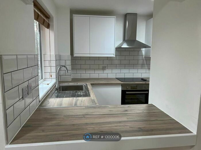 1 Bedroom Flat To Rent In Express Drive, Ilford, IG3