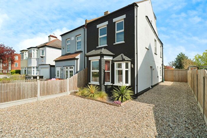 3 Bedroom Semi-Detached House To Rent In Sutton Road, Southend-On-Sea, SS2