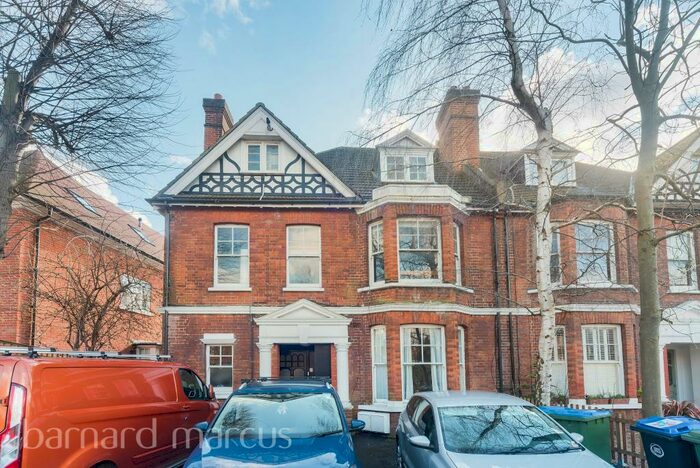 Studio To Rent In Bridge Road, East Molesey, KT8