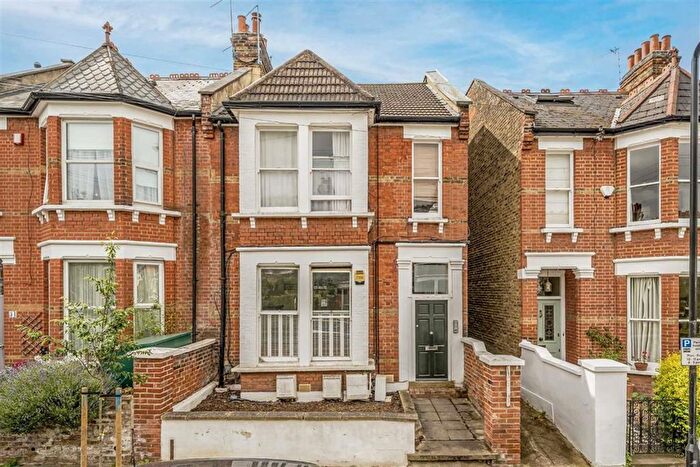 1 Bedroom Flat To Rent In Grafton Road, Acton, W3