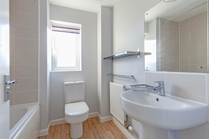 2 Bedroom Semi-Detached House For Sale In Askew Way, Chesterfield, S40