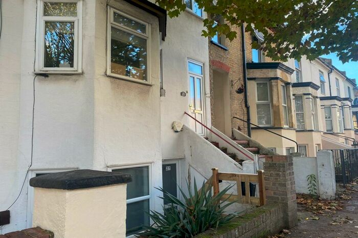 1 Bedroom Flat For Sale In Bedroom St Floor Flat In Southend On Sea, SS1