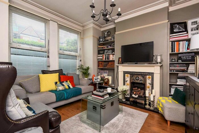 2 Bedroom Flat To Rent In Penwith Road, London, SW18