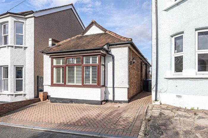 2 Bedroom Bungalow To Rent In Broomhall Road, South Croydon, CR2