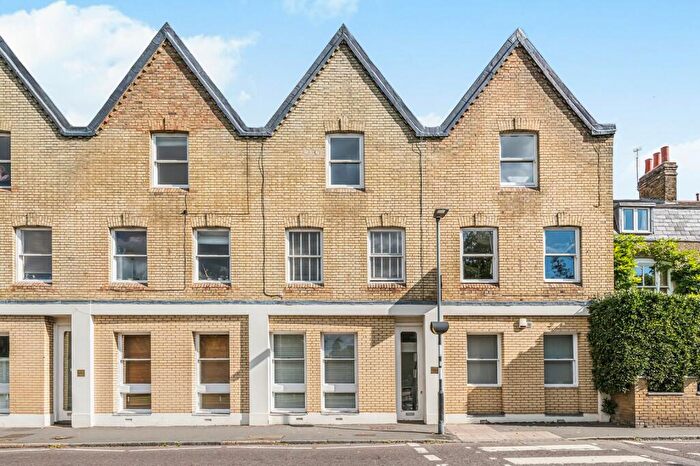 2 Bedroom Flat For Sale In Sheen Lane, East Sheen, SW14