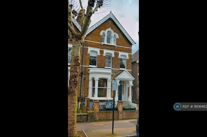 3 Bedroom Flat To Rent In Upper Tollington Park, London, N4