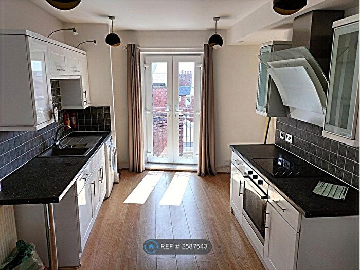 2 Bedroom Maisonette To Rent In The Crescent, St Annes, FY8