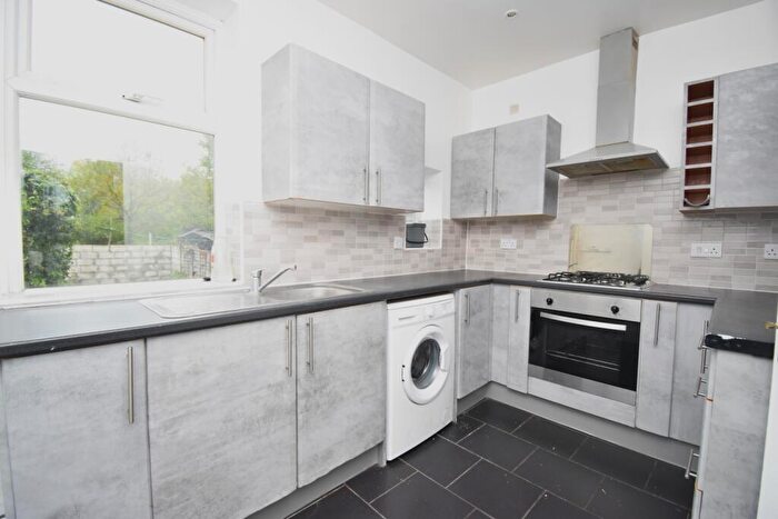 3 Bedroom End Of Terrace House To Rent In Grangemill Road London, SE6
