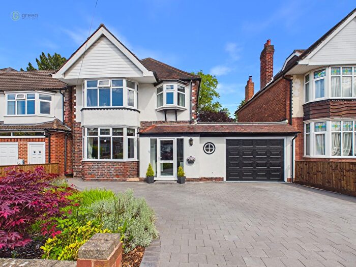 3 Bedroom Detached House For Sale In Sunnybank Road, Sutton Coldfield, B73