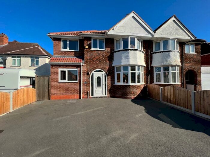 Houses for sale & to rent in B37 6DZ, Kingshurst Way, Kingshurst And
