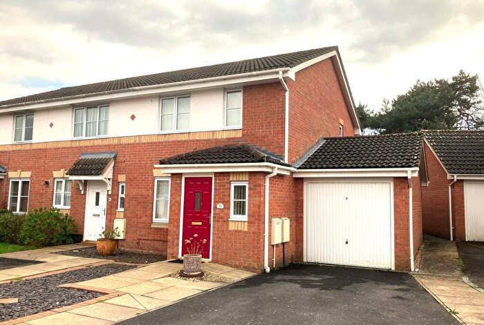 3 Bedroom Semi-Detached House For Sale In Earlswood Park New Milton, BH25