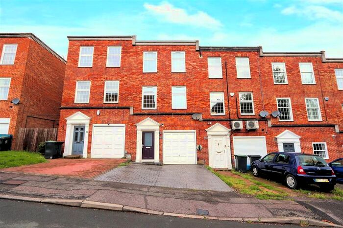 3 Bedroom Town House For Sale In Albany Court, Epping, CM16