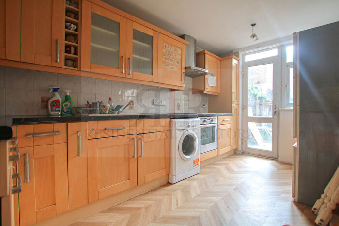 5 Bedroom Apartment To Rent In Chadwell House, Inville Road, London, SE17