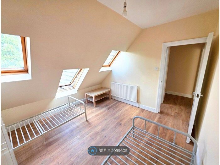 4 Bedroom Flat To Rent In Hay Lane, London, NW9