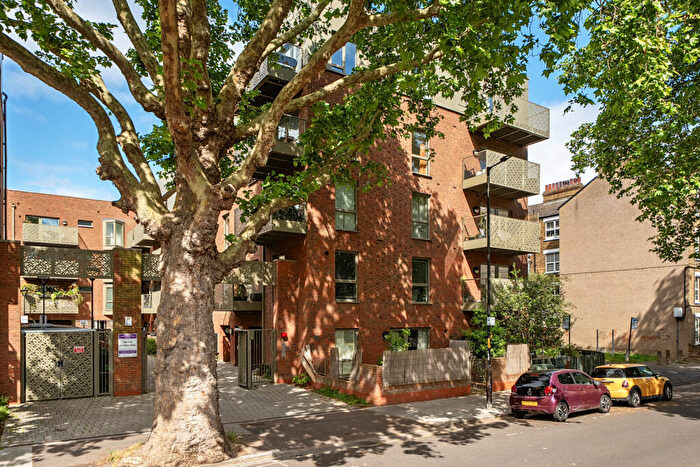 1 Bedroom Apartment For Sale In Broome Way, London, SE5