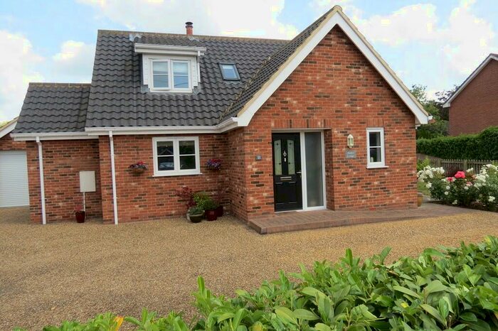 3 Bedroom Chalet For Sale In Station Road, Great Moulton, Norfolk, NR15