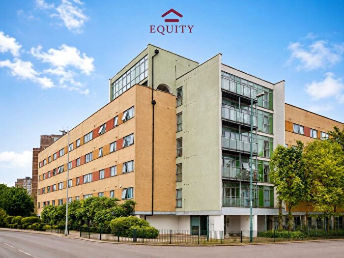 2 Bedroom Flat For Sale In Main Avenue, Enfield, EN1