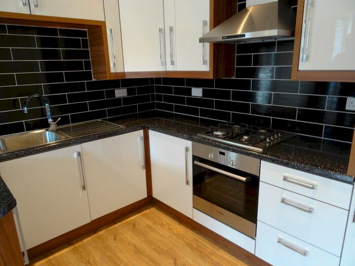 2 Bedroom Flat To Rent In St. Laurence Way, Slough, SL1