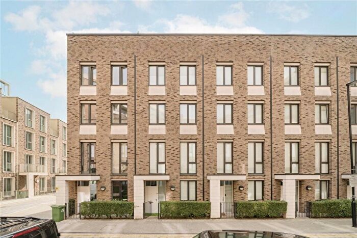 4 Bedroom Terraced House For Sale In Schooner Road, Canary Wharf, E16