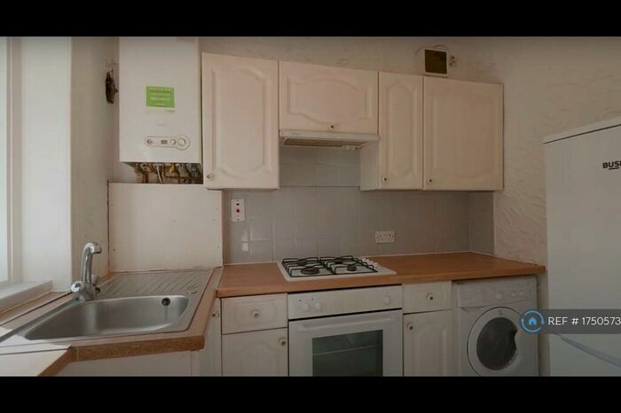 3 Bedroom Flat To Rent In Penrith Drive, Glasgow, G12