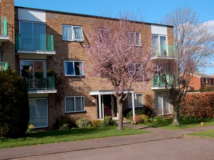 2 Bedroom Flat To Rent In The Maples, Hitchin, SG4