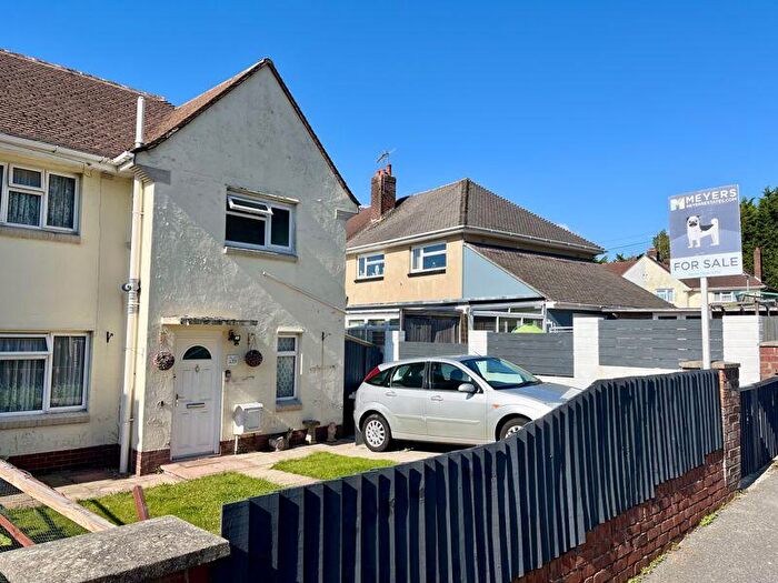 3 Bedroom Semi-Detached House For Sale In Kenyon Road, Oakdale, Poole, BH15