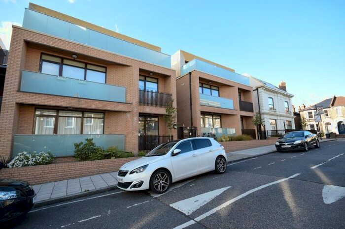 1 Bedroom Flat To Rent In Randall Apartments, Hither Green Lane, SE13