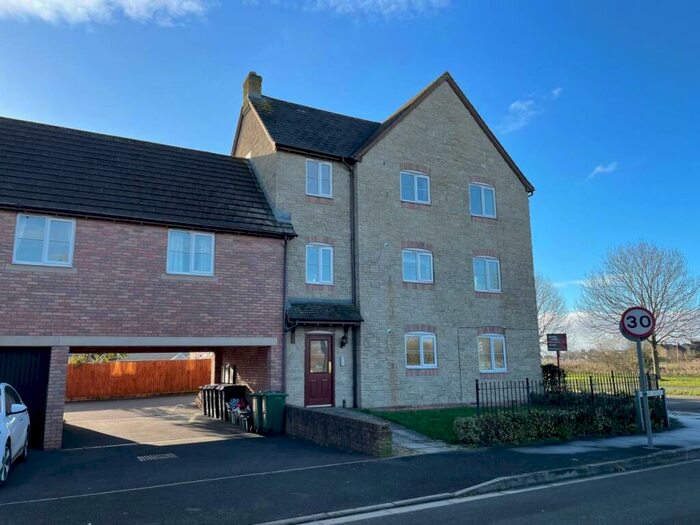 2 Bedroom Flat To Rent In Market Avenue, St Georges, Weston-super-mare, BS22