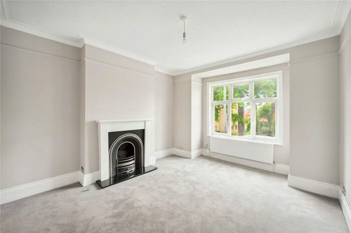 3 Bedroom Flat To Rent In Ambleside Gardens, London, SW16