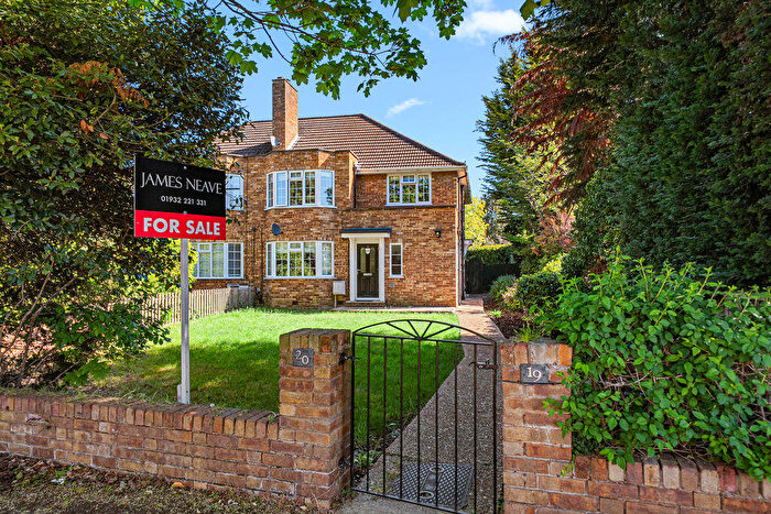 2 Bedroom Flat For Sale In Gladsmuir Close, Walton-On-Thames., KT12
