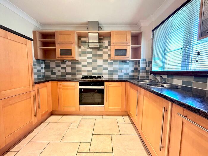 2 Bedroom Flat To Rent In Brookbank Close, Cheltenham, GL50