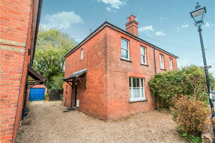 4 Bedroom House To Rent In Town Centre, RG21