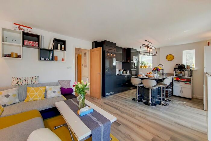 2 Bedroom Flat To Rent In Clivedon House, Britannia Village, E16