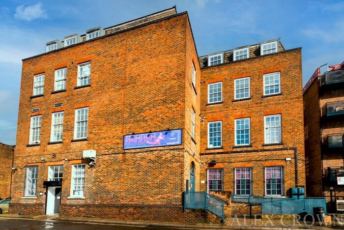 2 Bedroom Flat To Rent In Stoke Newington High Street, London, N16