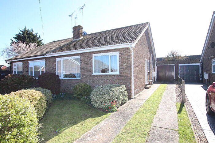 2 Bedroom Bungalow For Sale In Pinewood Close, Clacton On Sea, CO15