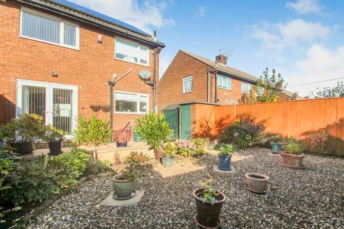 3 Bedroom Semi-Detached House For Sale In 25 Hopedene, Leam Lane, Gateshead, NE10