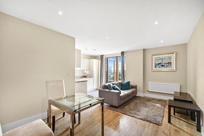 1 Bedroom Flat To Rent In Flat, Salcombe Court, St. Ives Place, London, E14