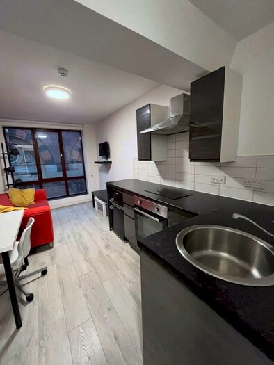 Flat To Rent In Sir Thomas House, City Centre, L1