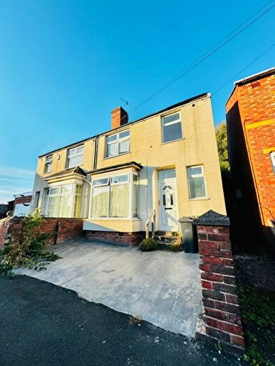 3 Bedroom Semi-Detached House To Rent In Richmond Road, Dudley, DY2
