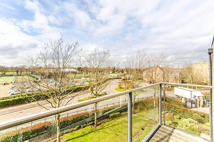 Studio For Sale In Bromyard Avenue, Acton, London, W3
