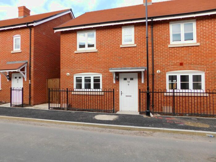 3 Bedroom End Of Terrace House To Rent In Orchard Mead, Waterlooville, PO7