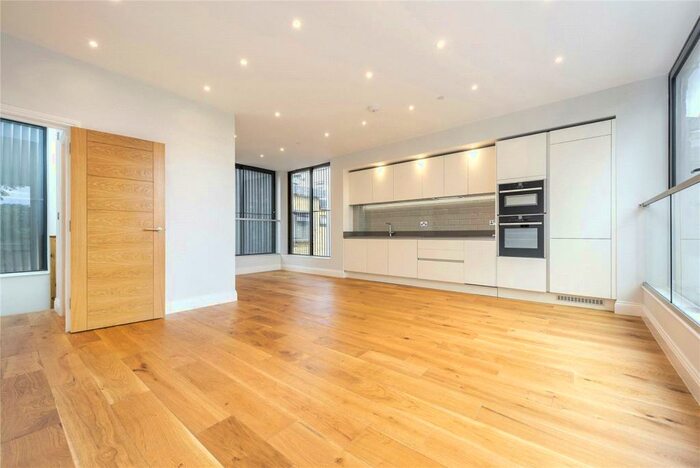 3 Bedroom Semi-Detached House To Rent In Slindon Court, Stoke Newington High Street, London, N16
