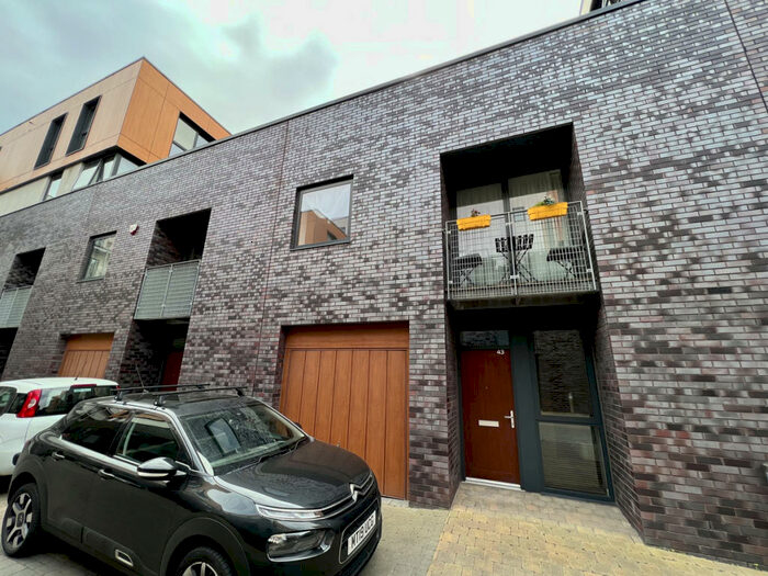 2 Bedroom Town House To Rent In Advent Way, Manchester, M4